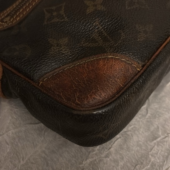 LOUIS VUITTON Monogram Marly
Dragonne GM Clutch Bag
Auth with COA - Picture 9 of 15